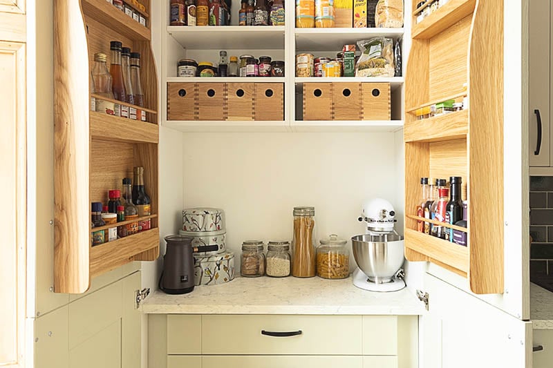Shaker style kitchen cabinet